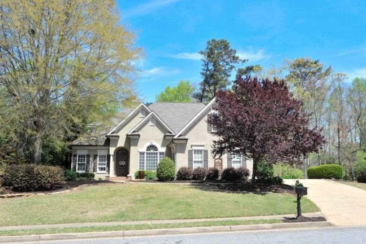 916 Great Pine Ln, Snellville, GA 30078