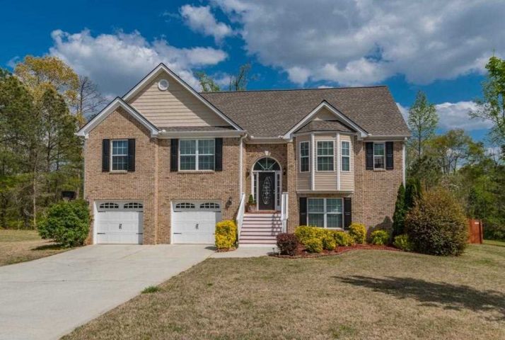 990 Golden Meadows Ln, Loganville, GA 30052