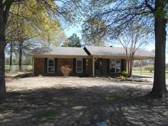 1016 Geneva Cir, Cleveland, MS 38732