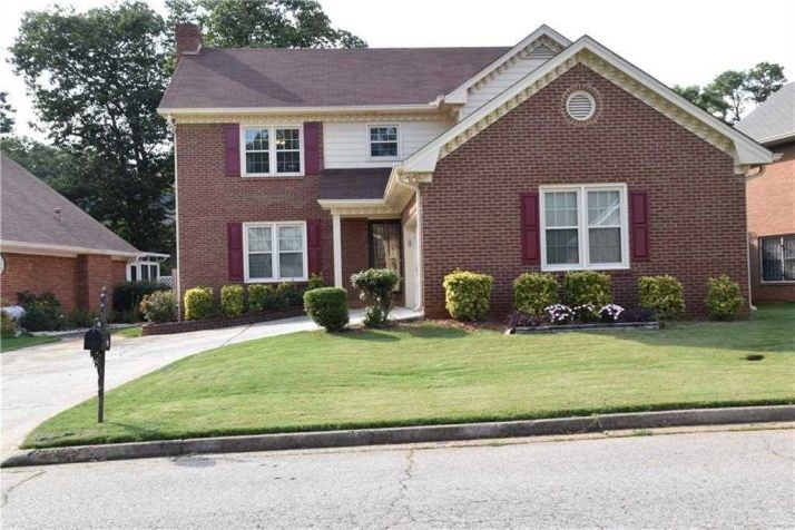 1237 Hunters Dr, Stone Mountain, GA 30083