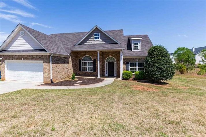 983 Coosawilla Dr, Winder, GA 30680