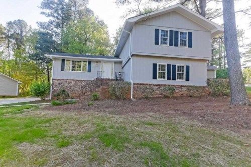 4001 Pinehurst Valley Dr, Decatur, GA 30034