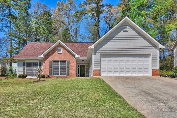 3374 Mosswood Ln, Rex, GA 30273