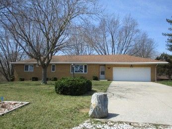 6225 S Cameron Ln, Mapleton, IL 61547