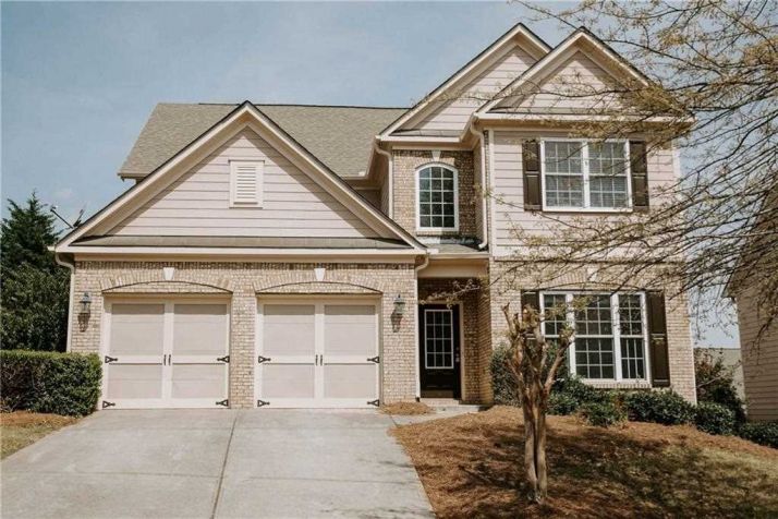 7831 Keepsake Ln, Flowery Branch, GA 30542