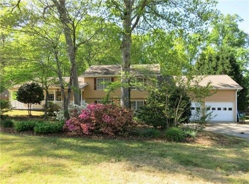 2907 Pebble Ln, Snellville, GA 30078