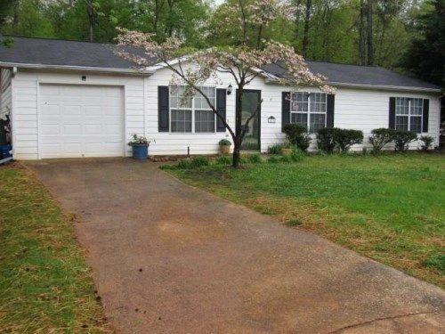 218 Whispering Pine Circle NE, White, GA 30184