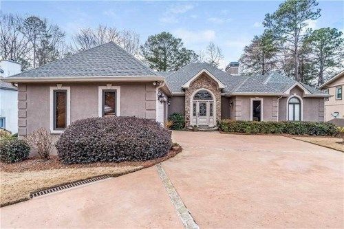 6218 Woodlake Dr, Buford, GA 30518