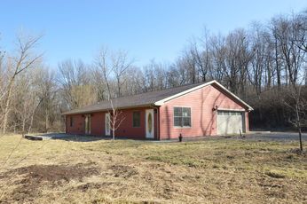 2675 Allentown Rd, Pekin, IL 61554