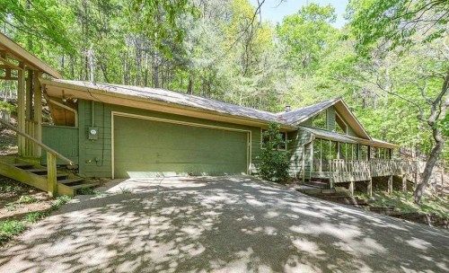 1006 Lake Arrowhead Dr, Waleska, GA 30183