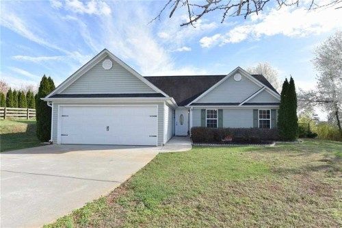 6619 Quincy Dr, Flowery Branch, GA 30542