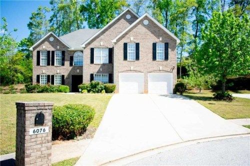 6076 Fairington Farms Ln, Lithonia, GA 30038