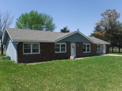 643 E 1050th Rd, Baldwin City, KS 66006