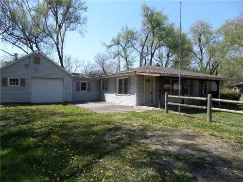 415 SE Arapaho Rd, Tecumseh, KS 66542