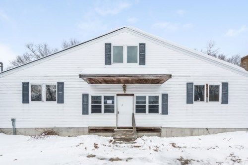 4 Byfield Rd, Groveland, MA 01834