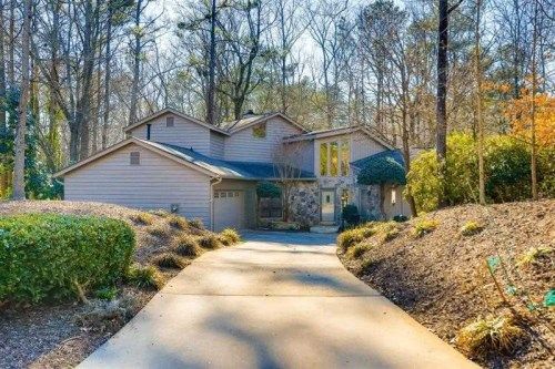 3805 Glengarry Way NE, Roswell, GA 30075