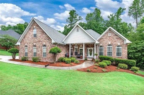 1611 Holly Ridge Dr, Loganville, GA 30052