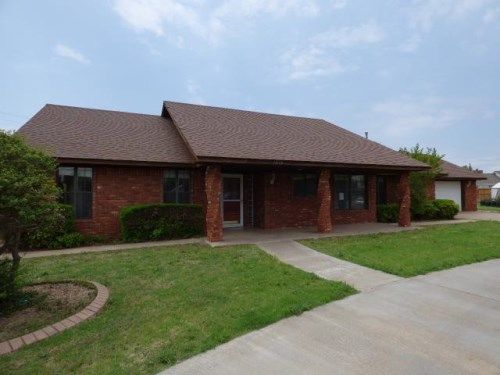 1919 N Honeysuckle Ave, Mangum, OK 73554