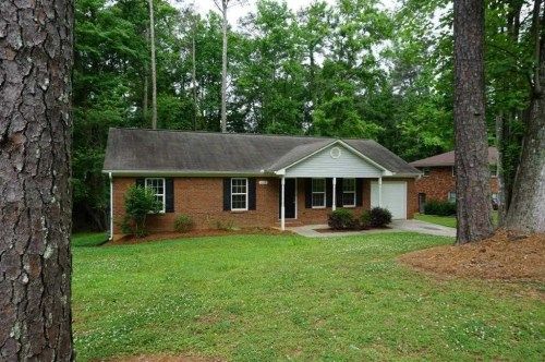 6038 Labama Dr, Mableton, GA 30126