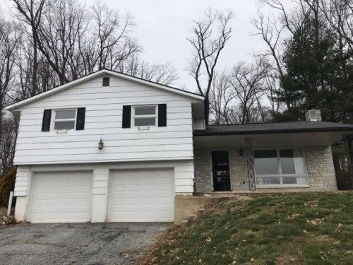 61 Oak Dr, Mount Wolf, PA 17347