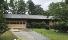 120 Lakeside Dr Ellenwood, GA 30294