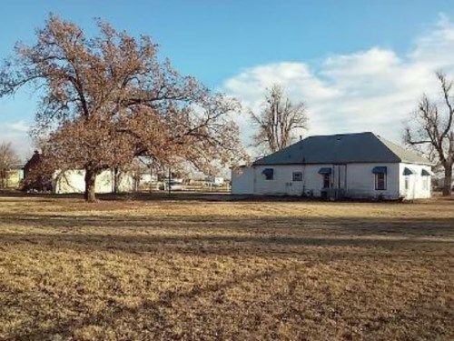 703 E 3rd St, Larned, KS 67550