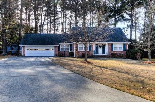 1763 Rhonda Ln, Stone Mountain, GA 30087