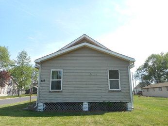 228 Cooper St, Pekin, IL 61554