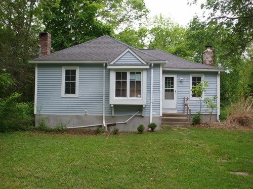 7 N Pole Ave, Moosup, CT 06354