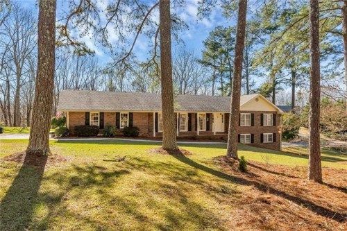 6527 Paradise Point Rd, Flowery Branch, GA 30542