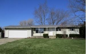 5390 Robin Dr, Grand Blanc, MI 48439