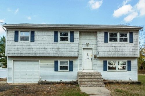 6 Lydia Pl, Port Monmouth, NJ 07758