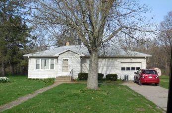 738 Dixie Dr, Benton Harbor, MI 49022