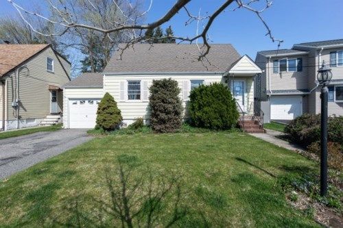 28 Lindale Ct, Clifton, NJ 07013