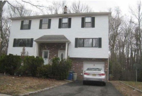 9 Lone Star Ln, Englishtown, NJ 07726