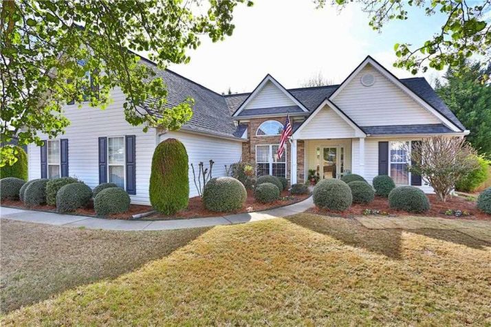 6229 Wilmington Way, Flowery Branch, GA 30542