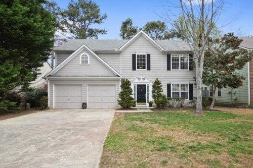 1070 Hidden Pond Ln, Roswell, GA 30075