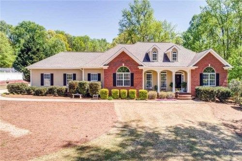 4555 Blooming Way, Flowery Branch, GA 30542