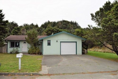 94006 Azalea Ln, Gold Beach, OR 97444