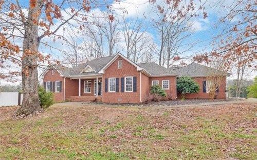 388 Creek View Dr, Hoschton, GA 30548