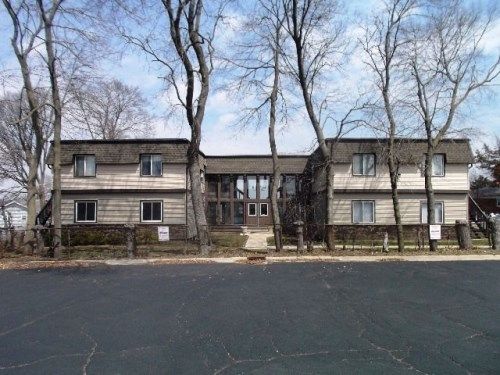 125 E Mill St Apt 101, Wauconda, IL 60084