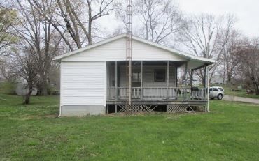 207 S 18th St, Petersburg, IN 47567