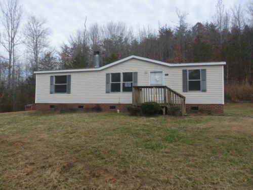 4355 Rolling Hill Dr, Tobaccoville, NC 27050