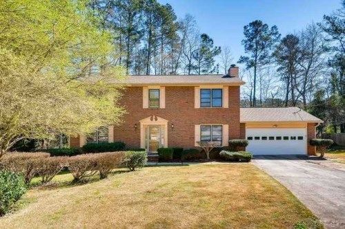 847 Lagoon Circle, Stone Mountain, GA 30083