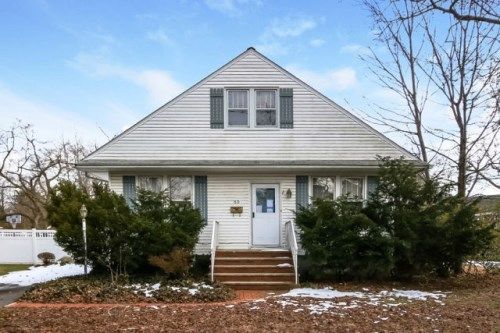 60 McCoy Ave, Metuchen, NJ 08840