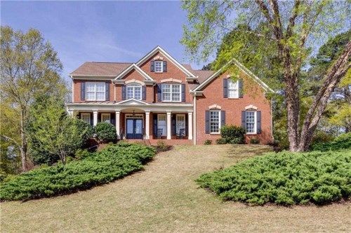 915 Misty Wood Ln, Suwanee, GA 30024