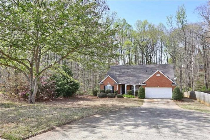 6202 Saddlehorse Dr, Flowery Branch, GA 30542