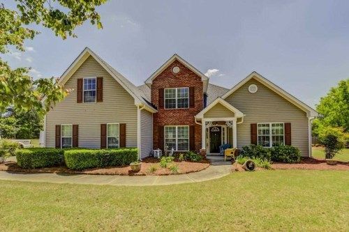 821 Winding Grove Ln, Loganville, GA 30052