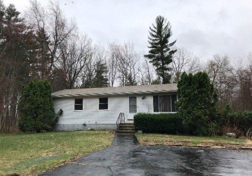 82 Groton Rd, Shirley, MA 01464