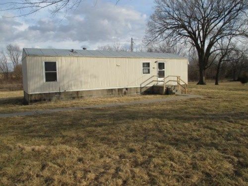 302 N B St, Ionia, MO 65335